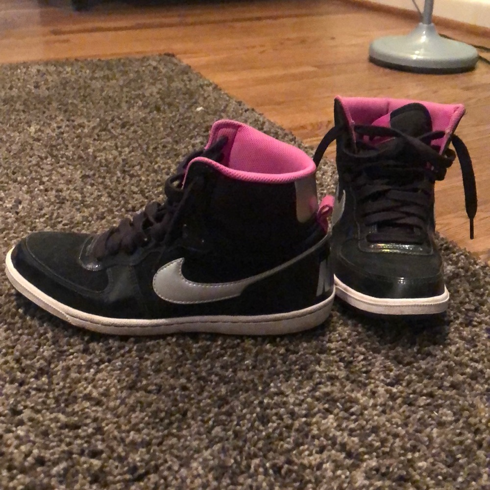 Nike womens hi-top sneakers